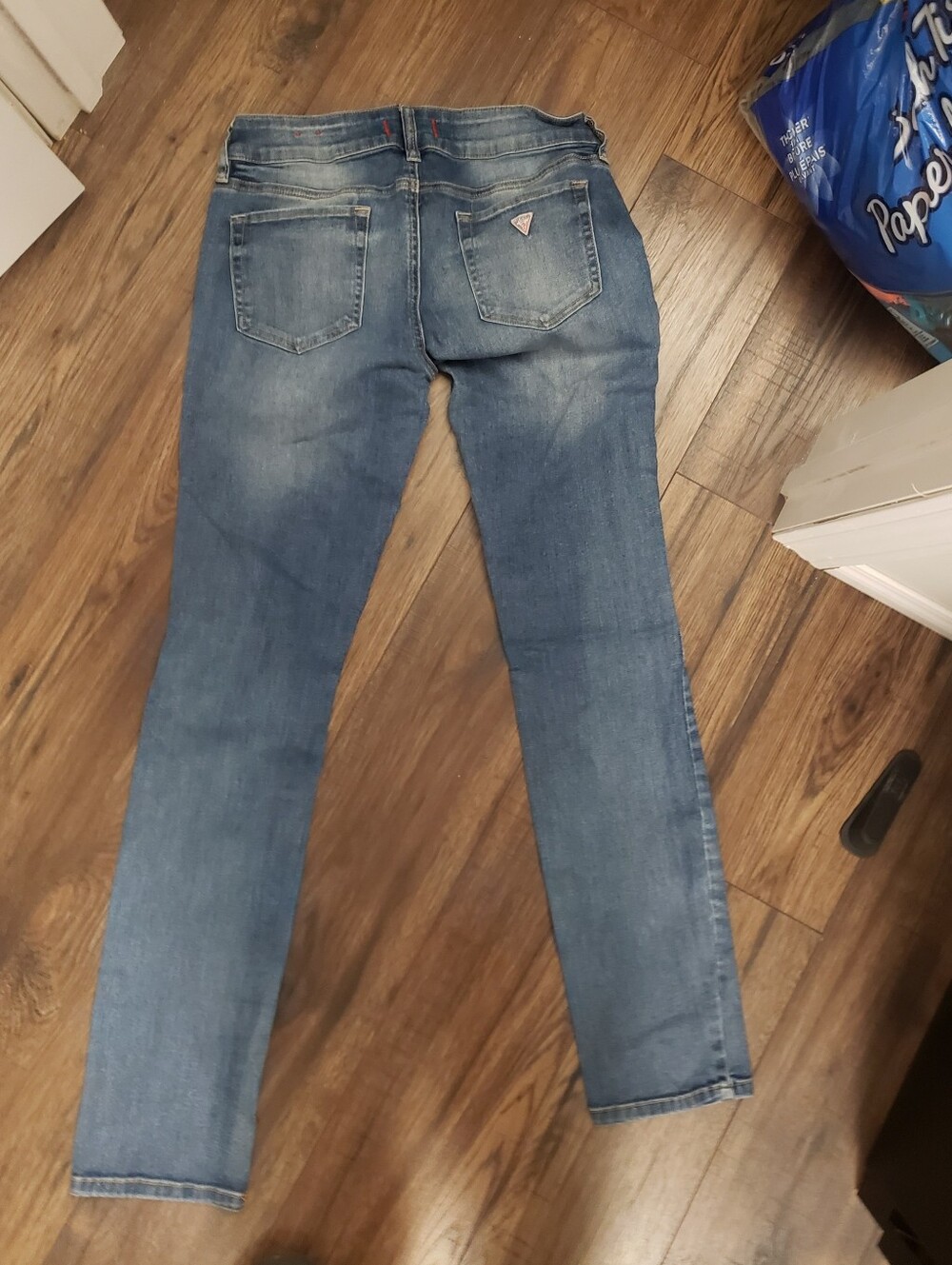 GUESS Jeans Bundle - Picture 7 of 7